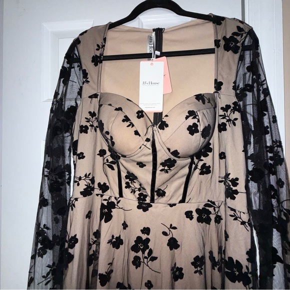 JJs House Sweetheart Black Floral Overlay Long Sleeve Dress - Picture 4 of 9
